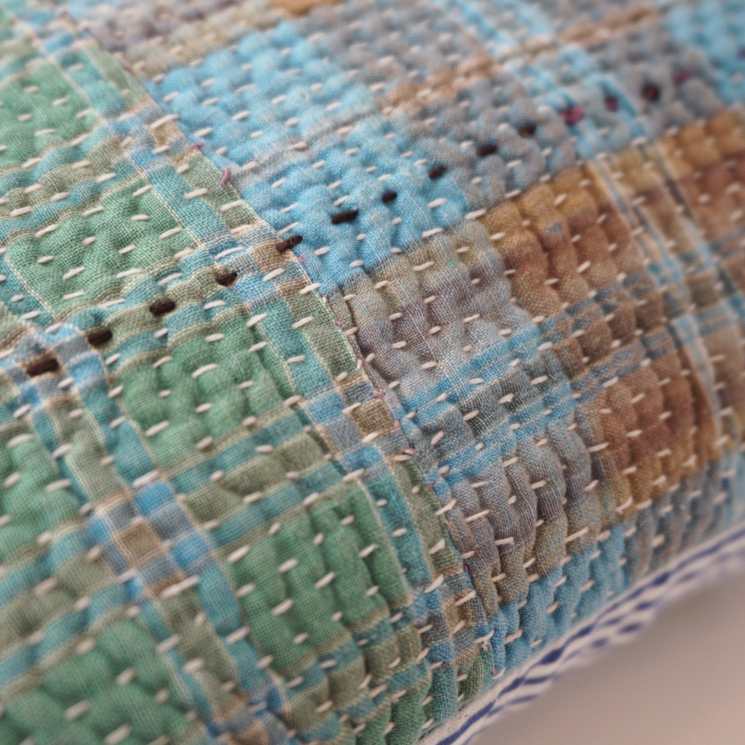Coussin en kantha N°125* Claire Beaugrand